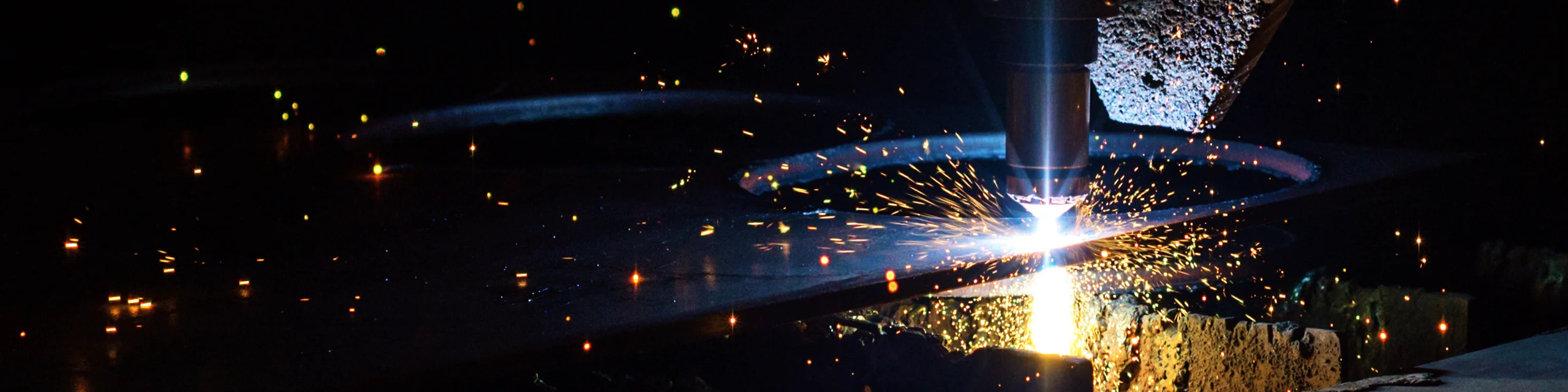 5軸レーザー彫刻機の加工イメージ